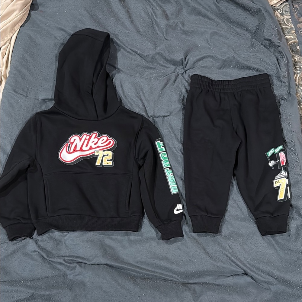 Nike Black Hoodie and Sweatpants Set for Comfort - Toddler